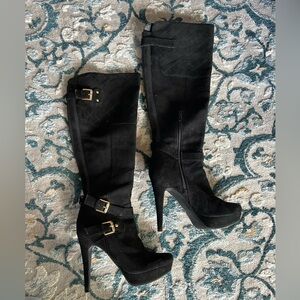 Black platform suede G by guess boots
